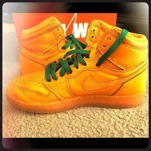 Air Jordan orange Gatorade shoes